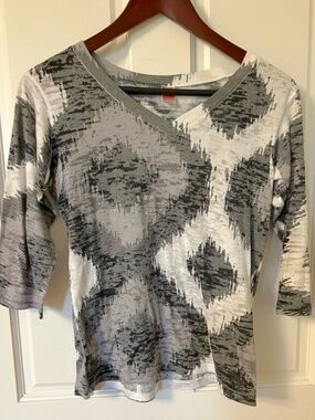 Women’s Before & Again Black & Gray Abstract V-Neck Long Sleeve Top